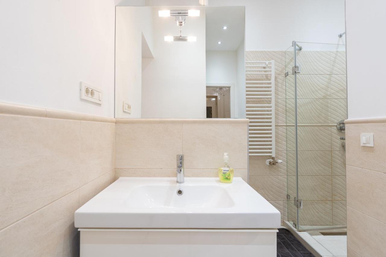 Garys Bright And Spacious Two Bedroom Flat Near Danube Budapest Extérieur photo