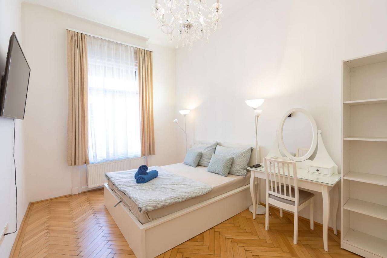 Garys Bright And Spacious Two Bedroom Flat Near Danube Budapest Extérieur photo