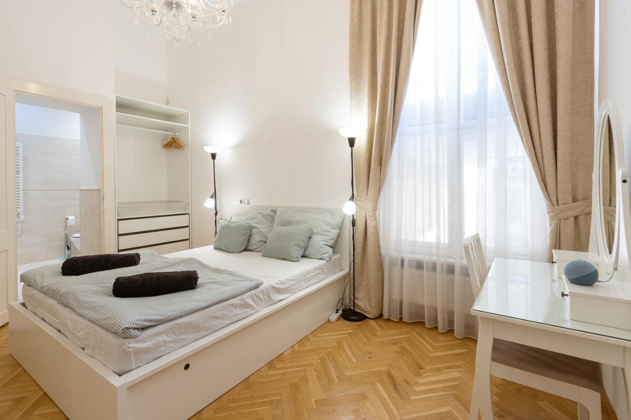 Garys Bright And Spacious Two Bedroom Flat Near Danube Budapest Extérieur photo