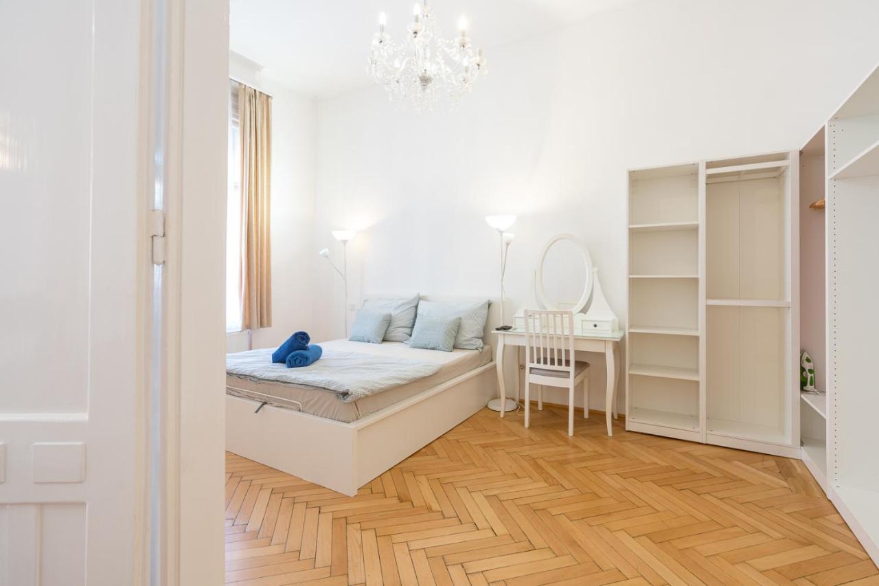 Garys Bright And Spacious Two Bedroom Flat Near Danube Budapest Extérieur photo