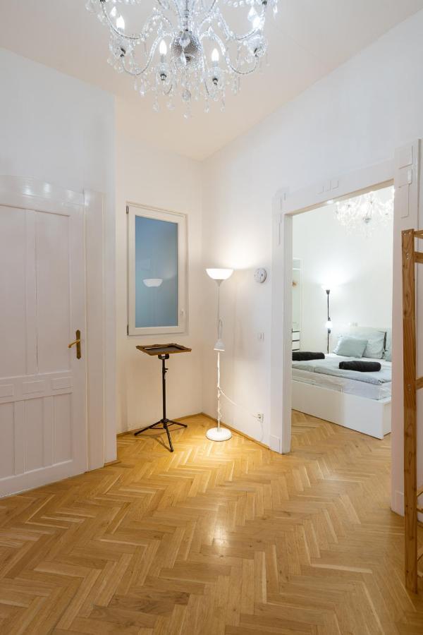 Garys Bright And Spacious Two Bedroom Flat Near Danube Budapest Extérieur photo