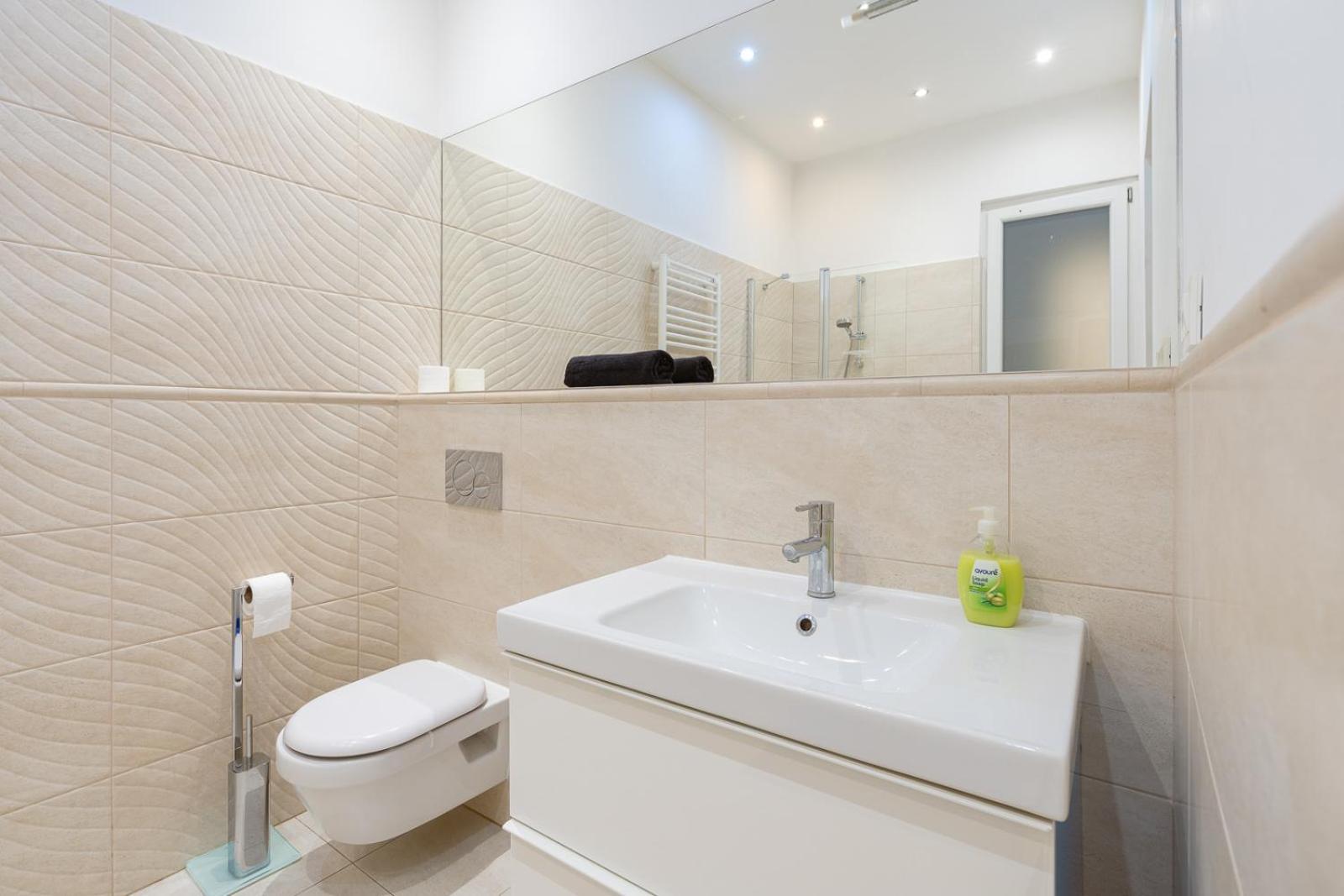 Garys Bright And Spacious Two Bedroom Flat Near Danube Budapest Extérieur photo