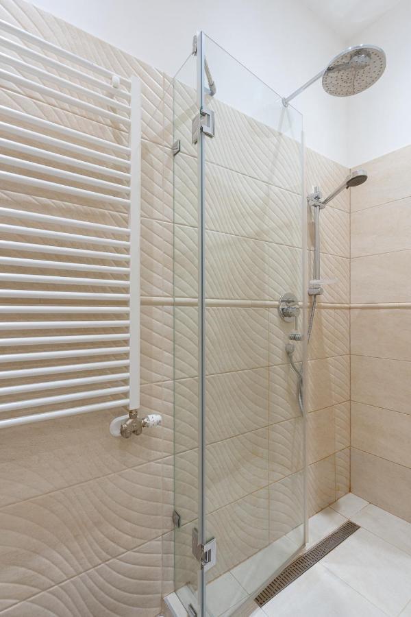Garys Bright And Spacious Two Bedroom Flat Near Danube Budapest Extérieur photo
